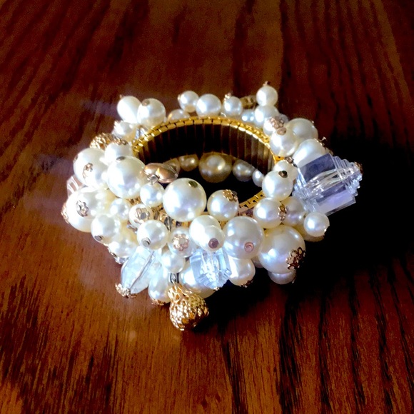 Jewelry - Pearl and gold charm statement bracelet